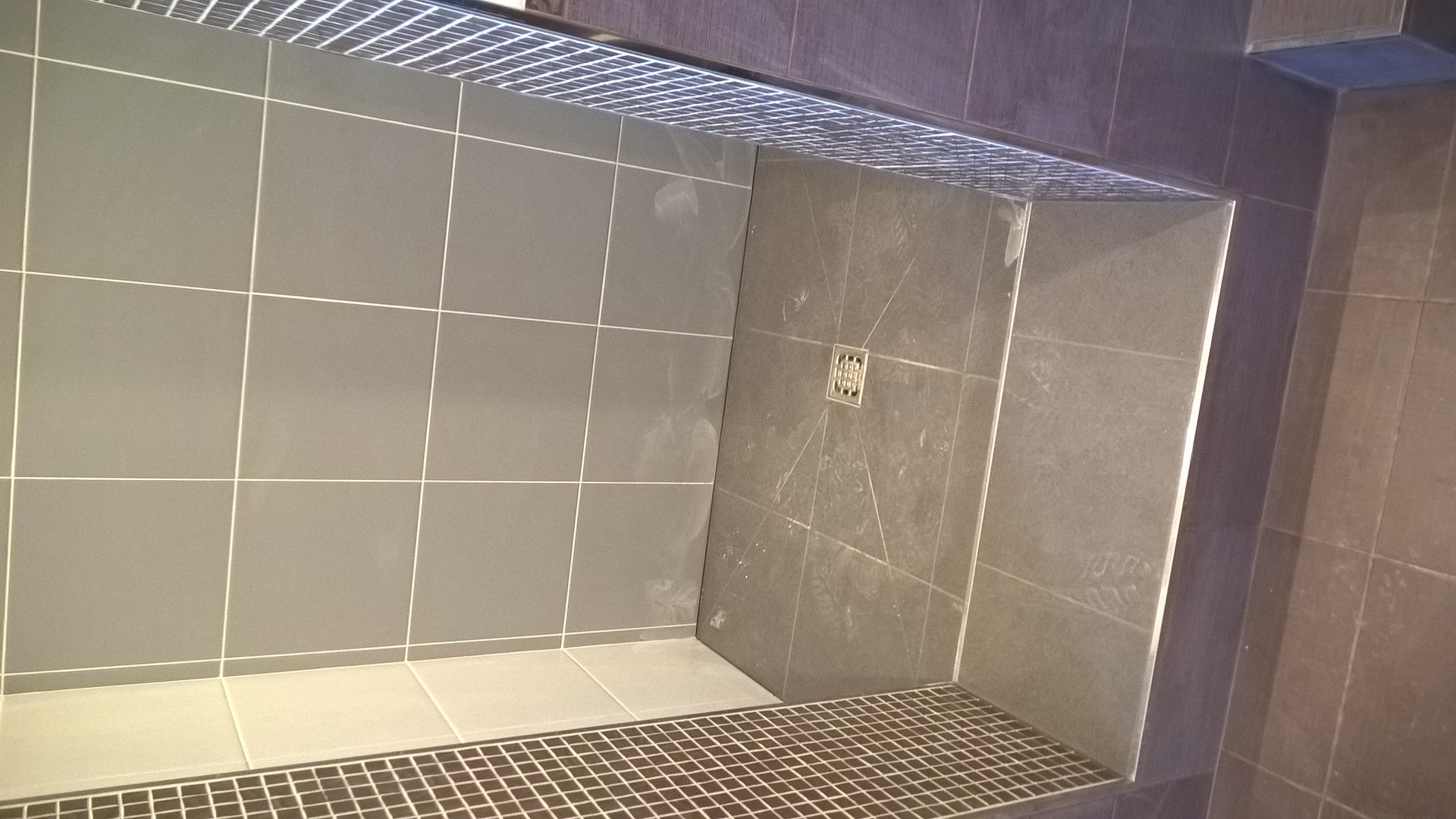Duș walk-in: pantă și drenaj