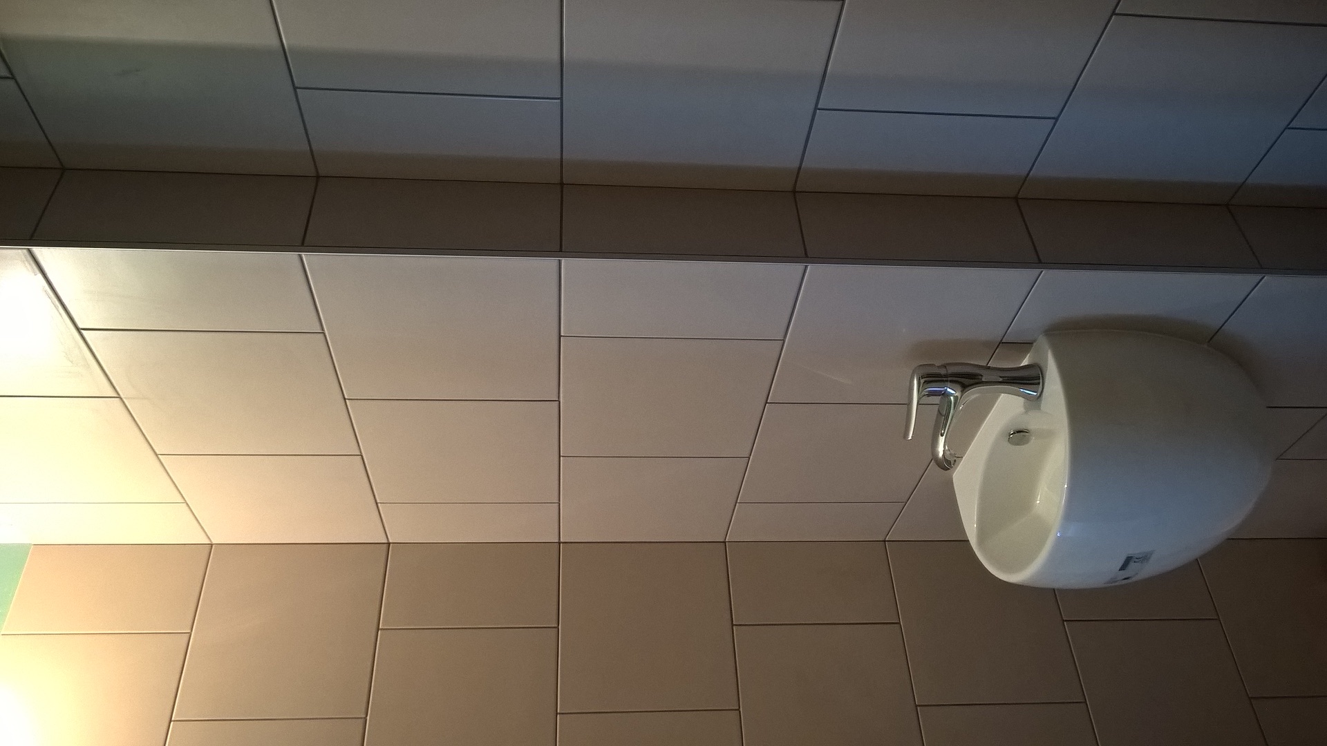 Baie compactă: lavoar și placări