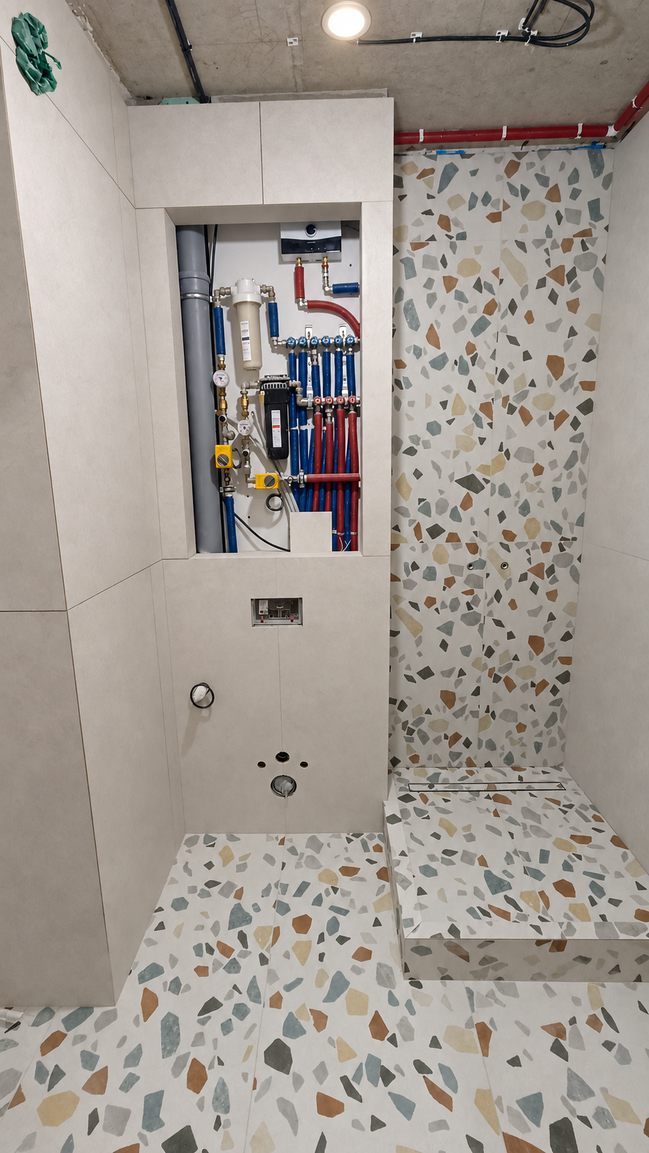 Nișă tehnică în baie — instalații sanitare în baie